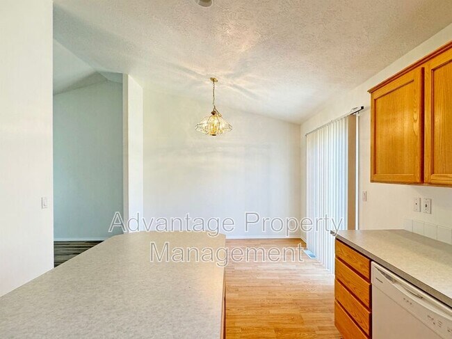 Foto del edificio - 1785 Cougar Ave SW