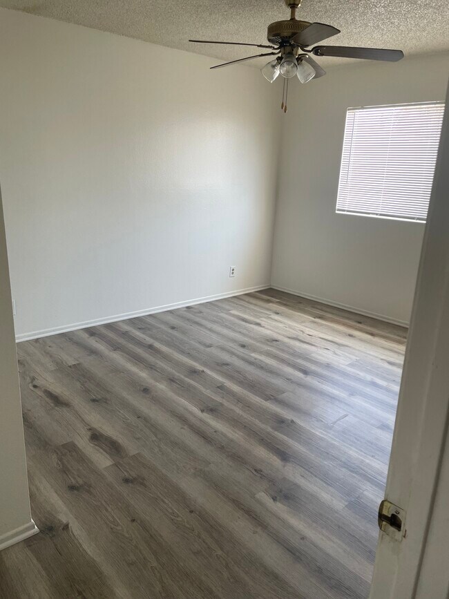 1 de 3 habitaciones - 1515 W 84th Pl