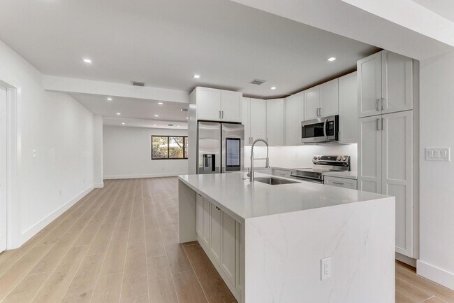 Building Photo - 1561 SW 23rd Ave