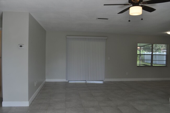 Building Photo - Updated Quaint Home