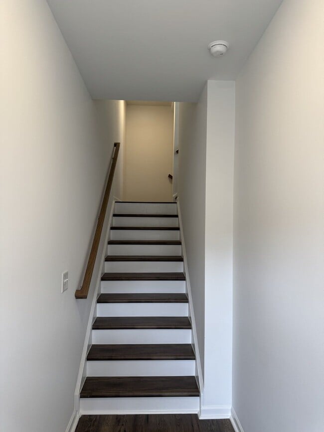 Building Photo - 2837 Rosehall