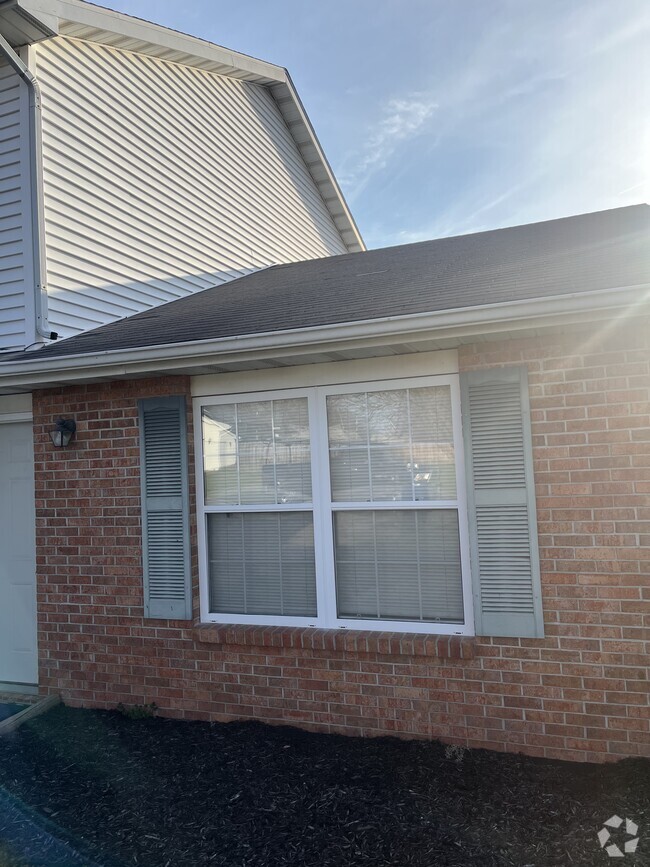 Building Photo - 400 Morgan Dr
