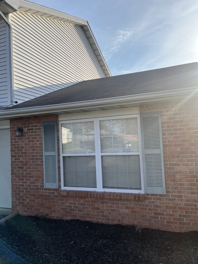Primary Photo - 400 Morgan Dr