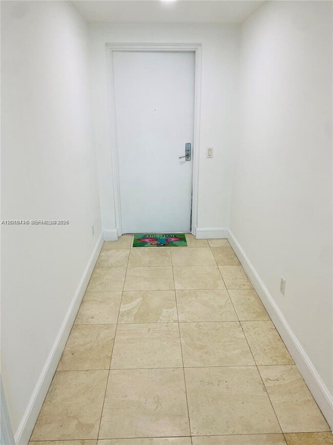 Foto del edificio - 14951 Royal Oaks Ln