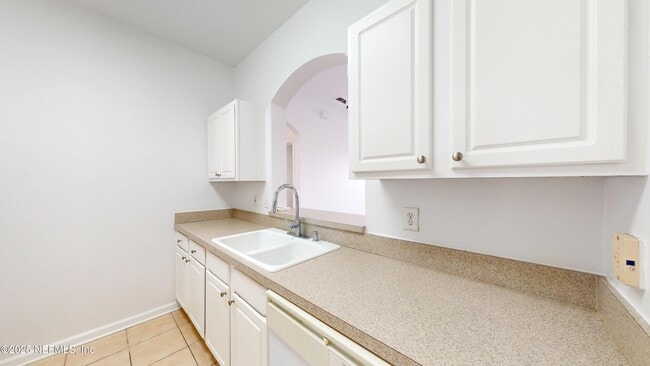 Building Photo - 7990 Baymeadows Cir E