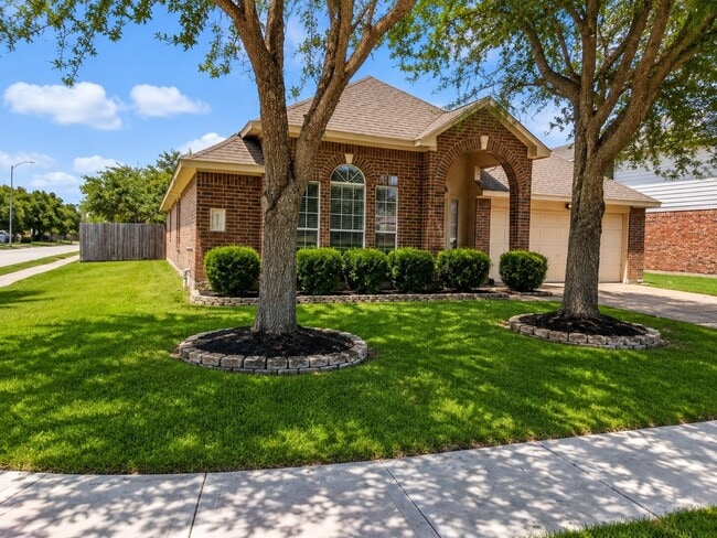 Building Photo - 5817 Village Grove Dr