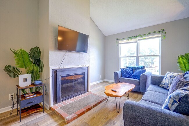 Foto del edificio - 1013 E Huntington Pl
