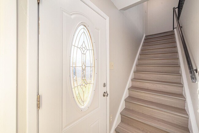 Building Photo - Updated 2 Bed 1 Bath Townhome in HAMPDEN V...