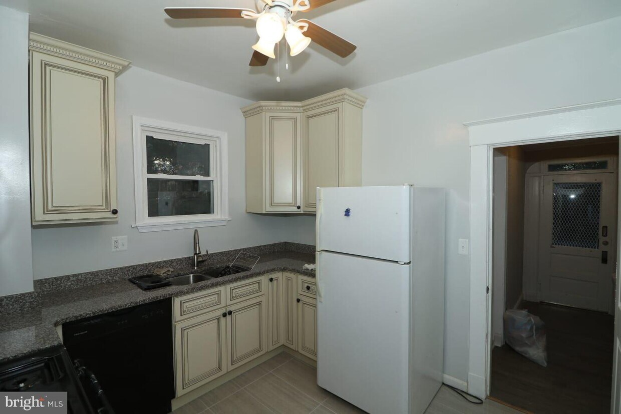 Primary Photo - 3900 Pinkney Rd