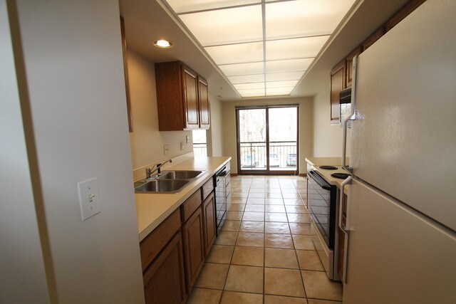 Building Photo - 6415 Elm St