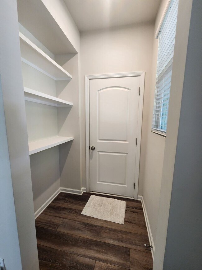 Foto del edificio - 3 Bedroom 2-Car Garage in Porter's Row in SW Charlotte