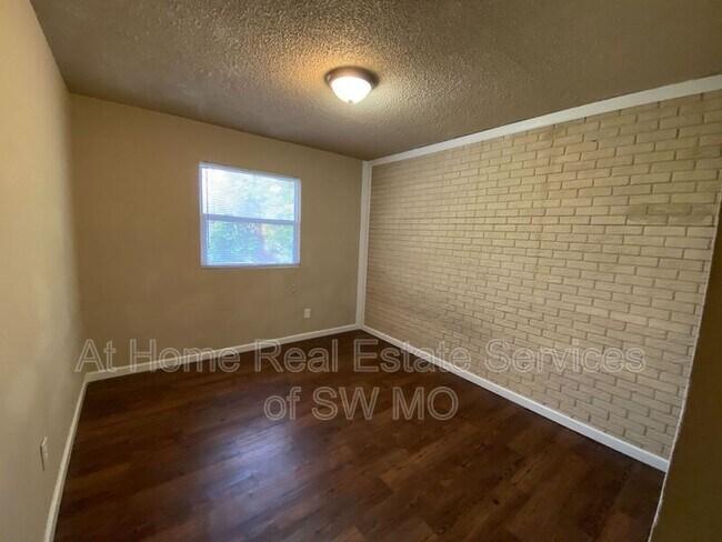 Foto del edificio - 1400 S Campbell Ave