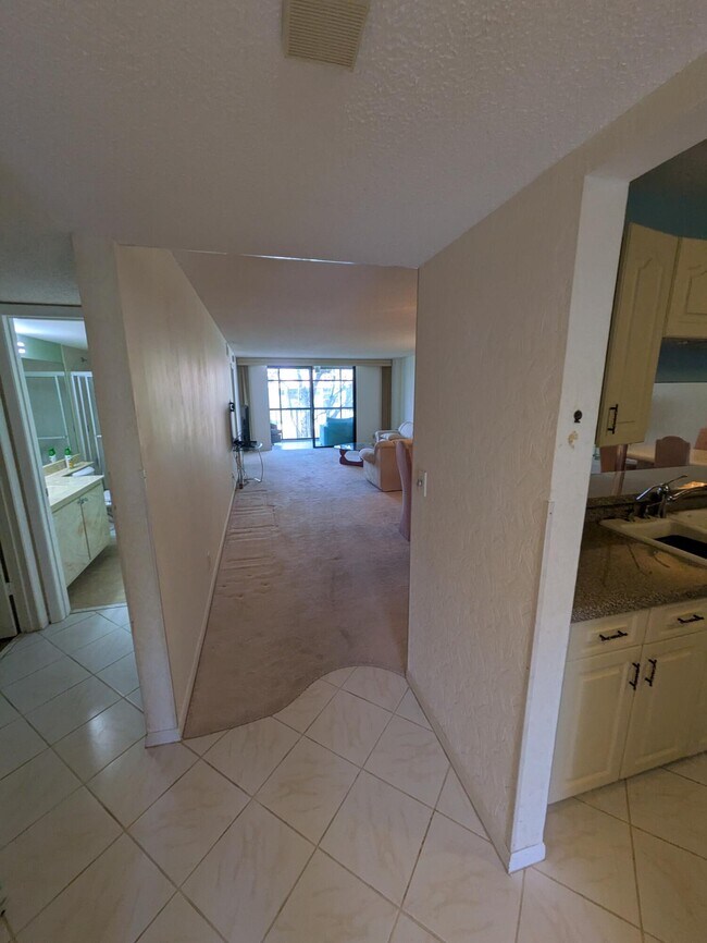Foto del edificio - 4725 Lucerne Lakes Blvd E