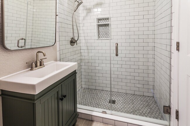 Foto del edificio - 857 Birdwhistle Ln