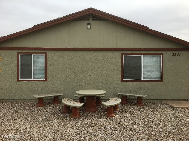 Primary Photo - 2541 E Corona Ave