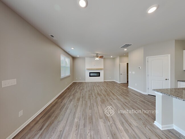 Building Photo - 3094 Weddington Pointe Dr