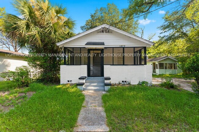 Foto del edificio - Newly Renovated 3 Bedroom Home With Modern Kitchen