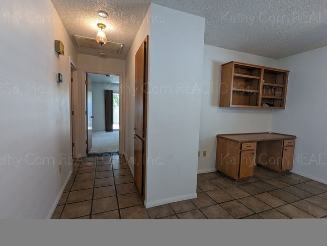 Building Photo - Two Bedroom Home