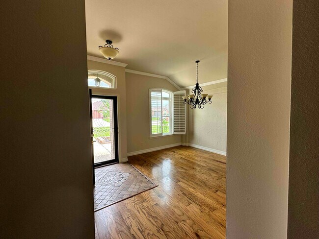 Foto del edificio - 1630 Cedar Elm Dr