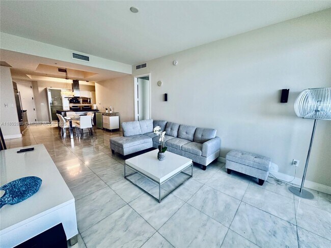 Foto del edificio - 18201 Collins Ave