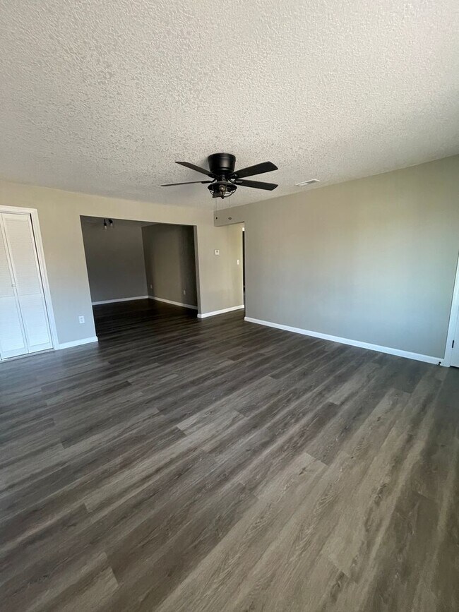 Foto del edificio - Brand new 3 Bedroom in Central Wichita