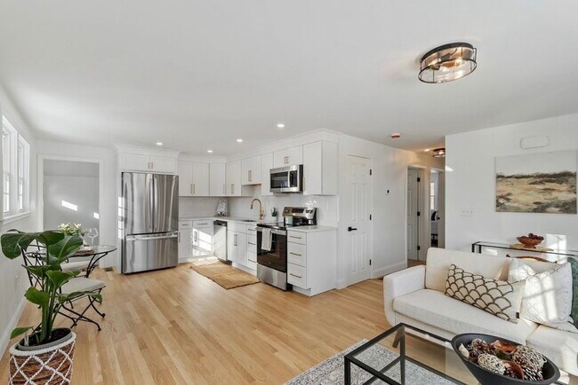 Foto del edificio - 13 Centerville Dr