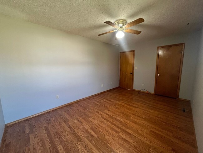 Building Photo - 1001 E Scott St