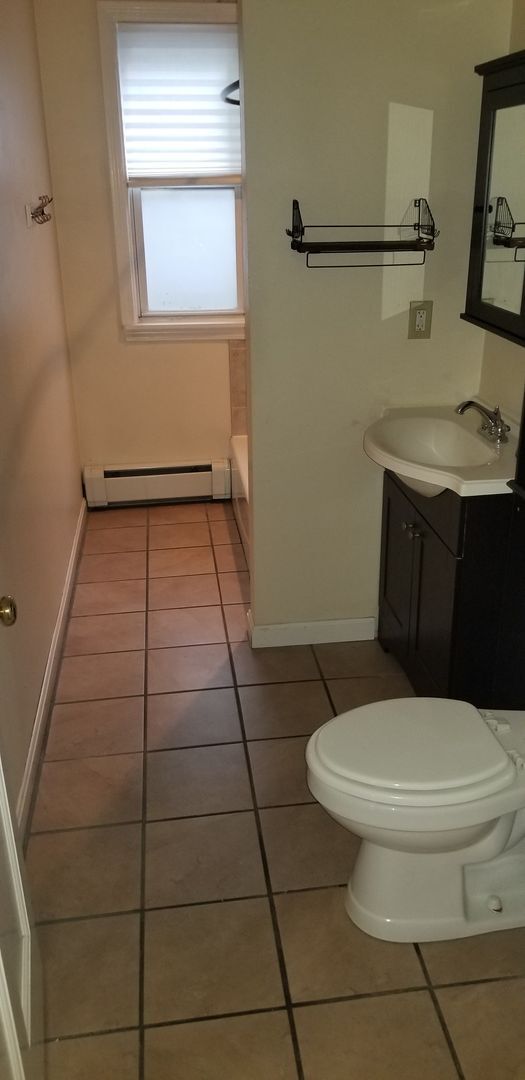 Building Photo - 1 Bed 1 bath available 9/1