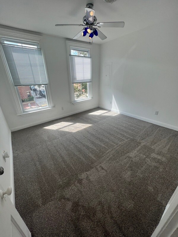 Foto del edificio - 1220 W Clay St