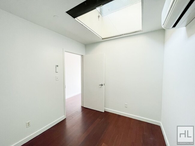 Foto del edificio - STANHOPE STREET / Spacious Bushwick 1-Bed ...