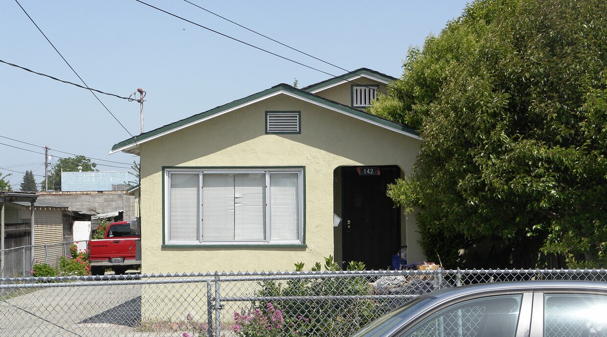 Foto del edificio - 136-142 Laurel Ave