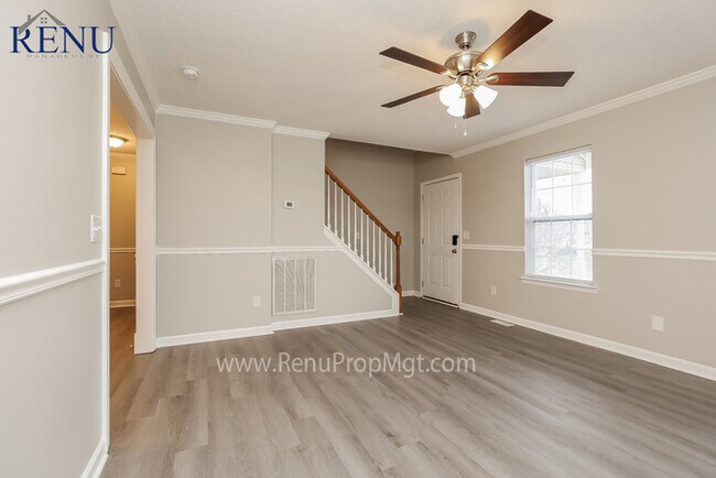 Building Photo - 3BR/2.5BA w/ primary bedroom downstairs & ...