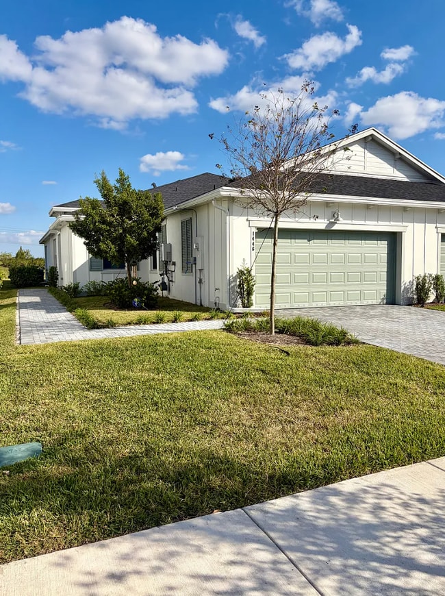 Foto del edificio - 1446 Tangled Orchard Trce