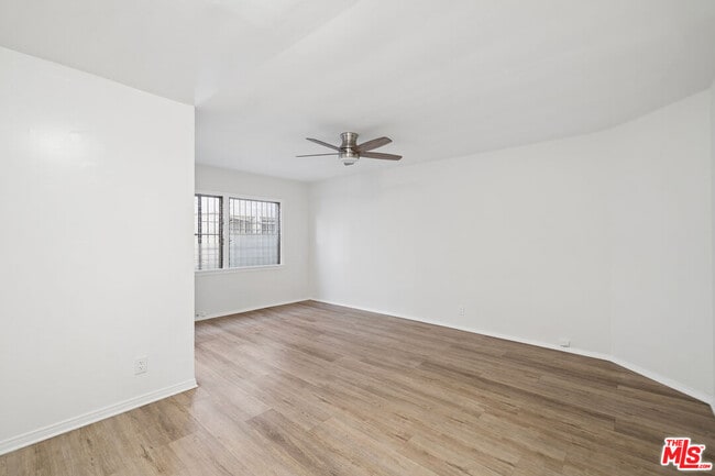 Building Photo - 612 S Dunsmuir Ave