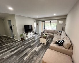 Building Photo - 10218 Bushman Dr