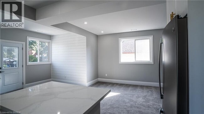 Building Photo - 309 Nelson St
