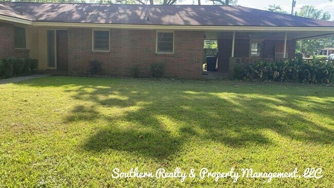 Foto del edificio - Churchill Estates Corner Lot