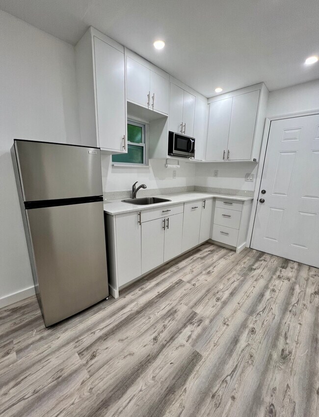 kitchen other view - 14005 SW 48th Ter