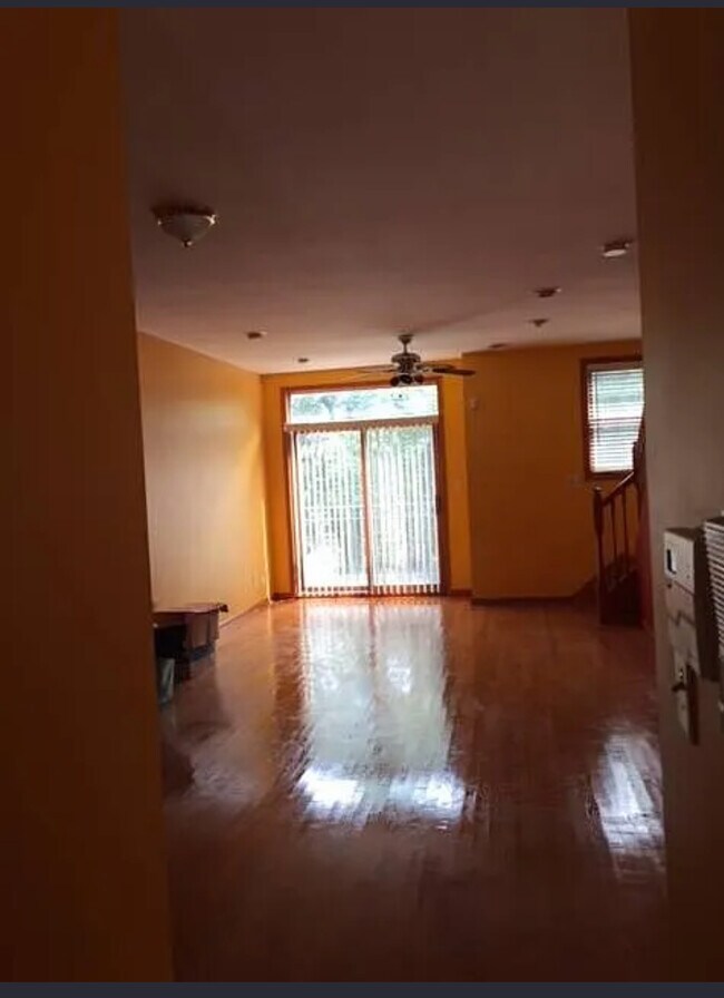 Foto del edificio - 1322 W 31st Pl