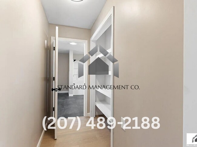 Foto del edificio - Spacious 4-Bedroom Home with Garage & Modern Heating  for Rent in Waterville