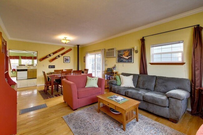 Building Photo - 1128 Hobson St