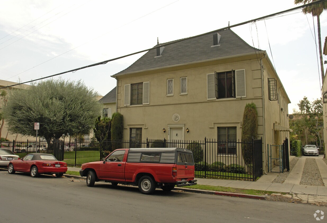 Building Photo - 7200-7208 Hawthorn Ave