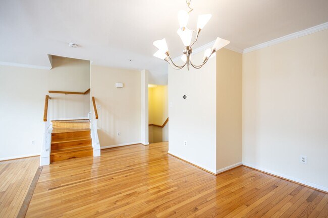 Foto del edificio - Stunning 3 BR/3 BA Townhome in Odenton!