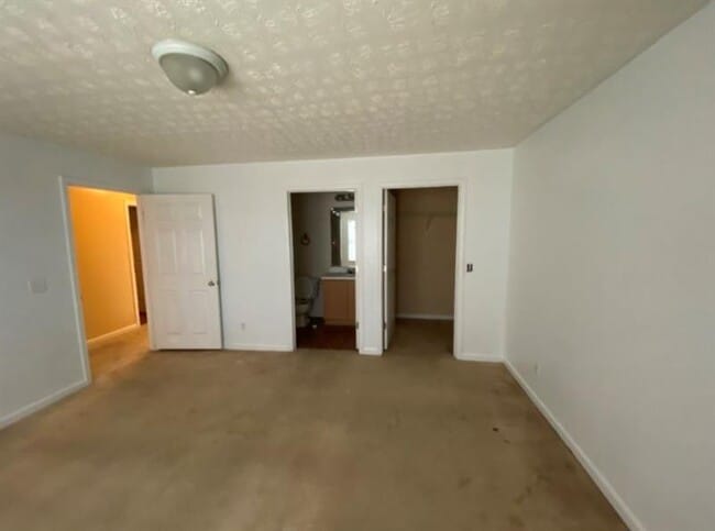 Building Photo - 1304 Fairington Village Dr