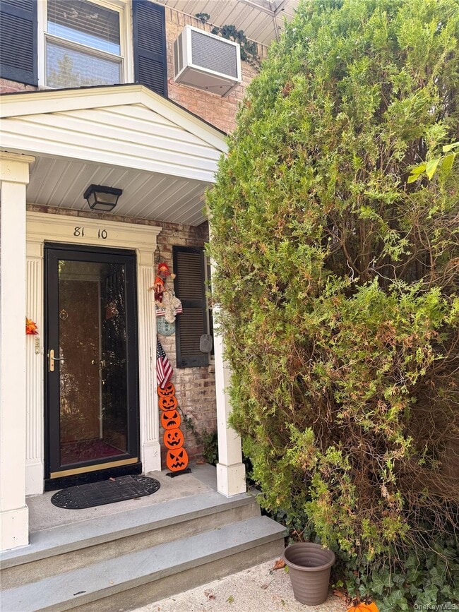 Building Photo - 81-10 Langdale St