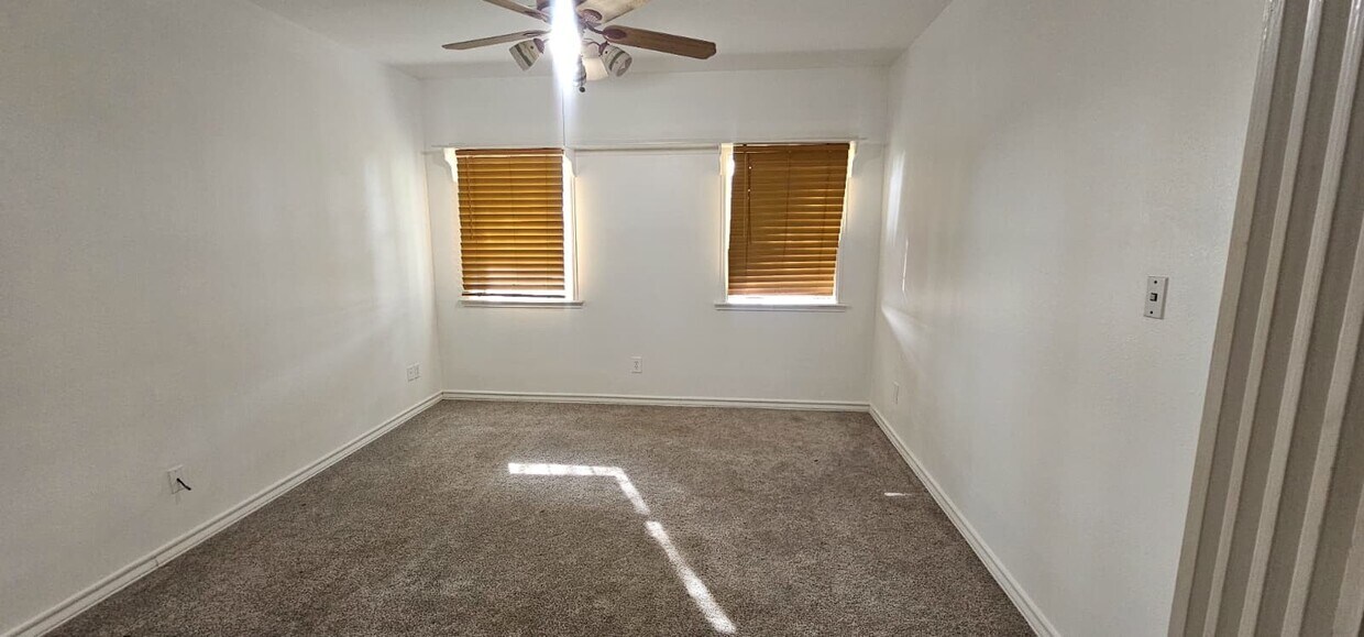 Foto del edificio - 28615 Clay Rd