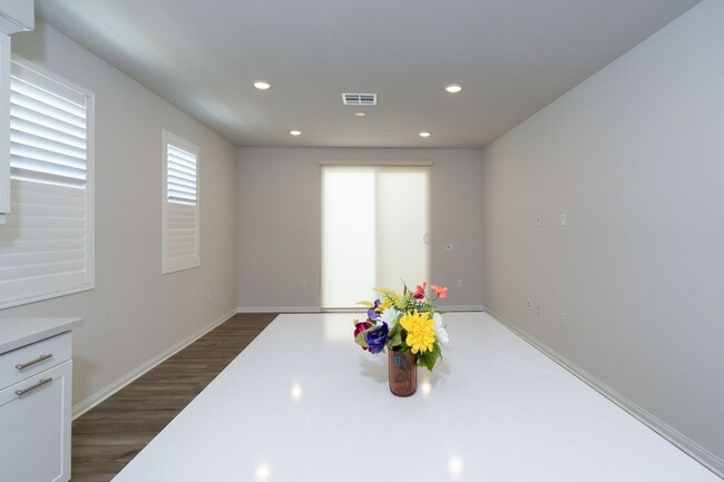 Building Photo - 455 Meyer Pl