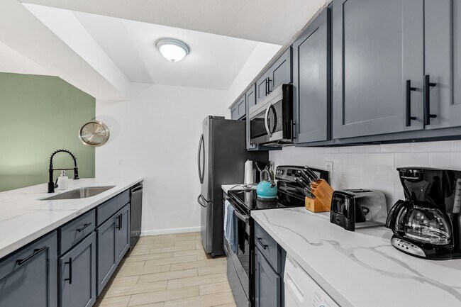 Foto del edificio - 12600 Melville Dr