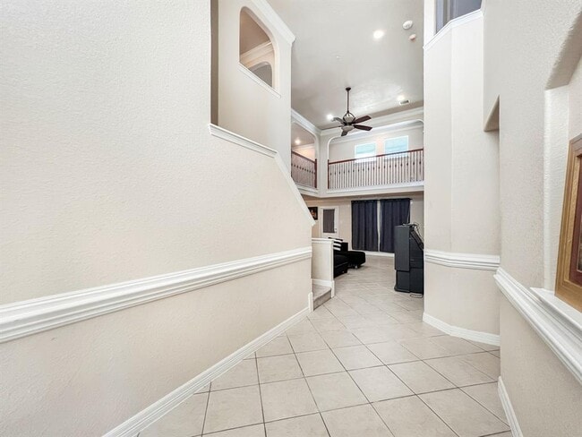 Building Photo - 5715 Ladonia St