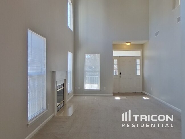 Foto del edificio - 9227 Darbyshire Pl